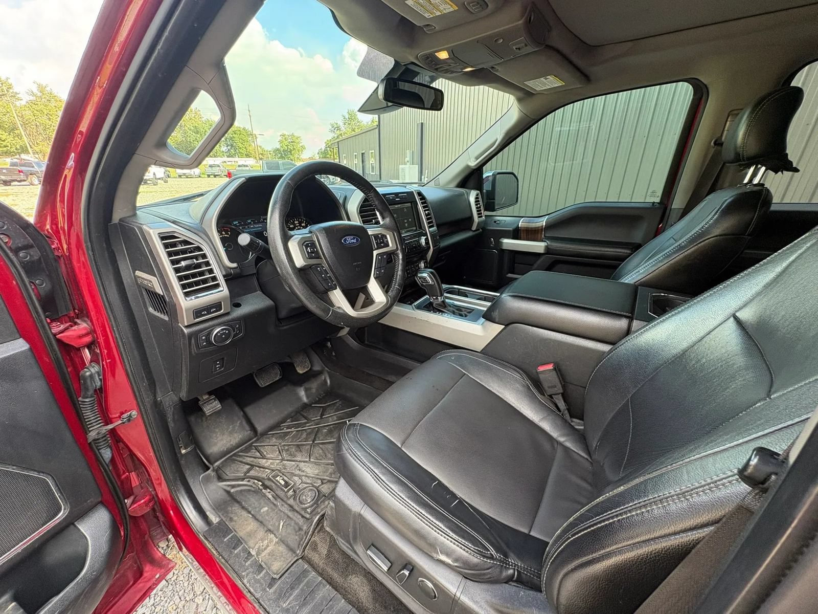 Used 2015 Ford F150 Lariat w/ Equipment Group 502A Luxury AWD/4WD image 9