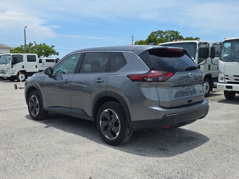 Used 2024 Nissan Rogue SV FWD image 5