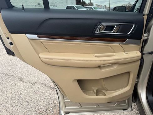 Used 2017 Ford Explorer Limited image 20