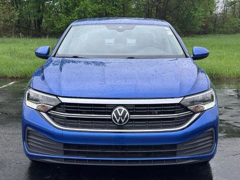 Used 2023 Volkswagen Jetta SE FWD image 3