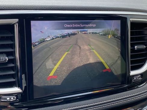 Used 2024 Chrysler Pacifica Limited FWD image 12