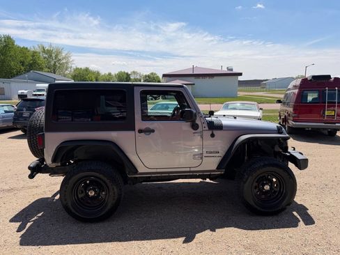 Used 2016 Jeep Wrangler Sport w/ Quick Order Package 24S AWD/4WD image 4