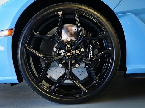 Used 2025 Lamborghini Revuelto image 45