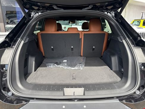New 2025 VinFast VF 8 Plus AWD/4WD image 10