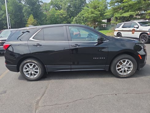 Used 2024 Chevrolet Equinox LT AWD/4WD image 2