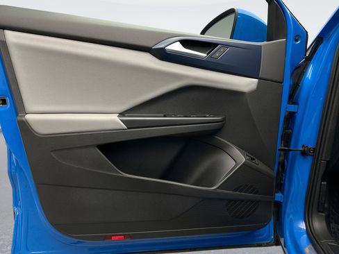 Used 2022 Volkswagen Taos SE w/ Driver Assistance Package image 9