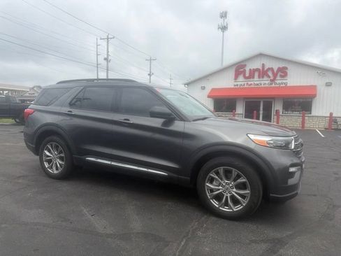 Used 2020 Ford Explorer XLT w/ Equipment Group 202A AWD/4WD image 1