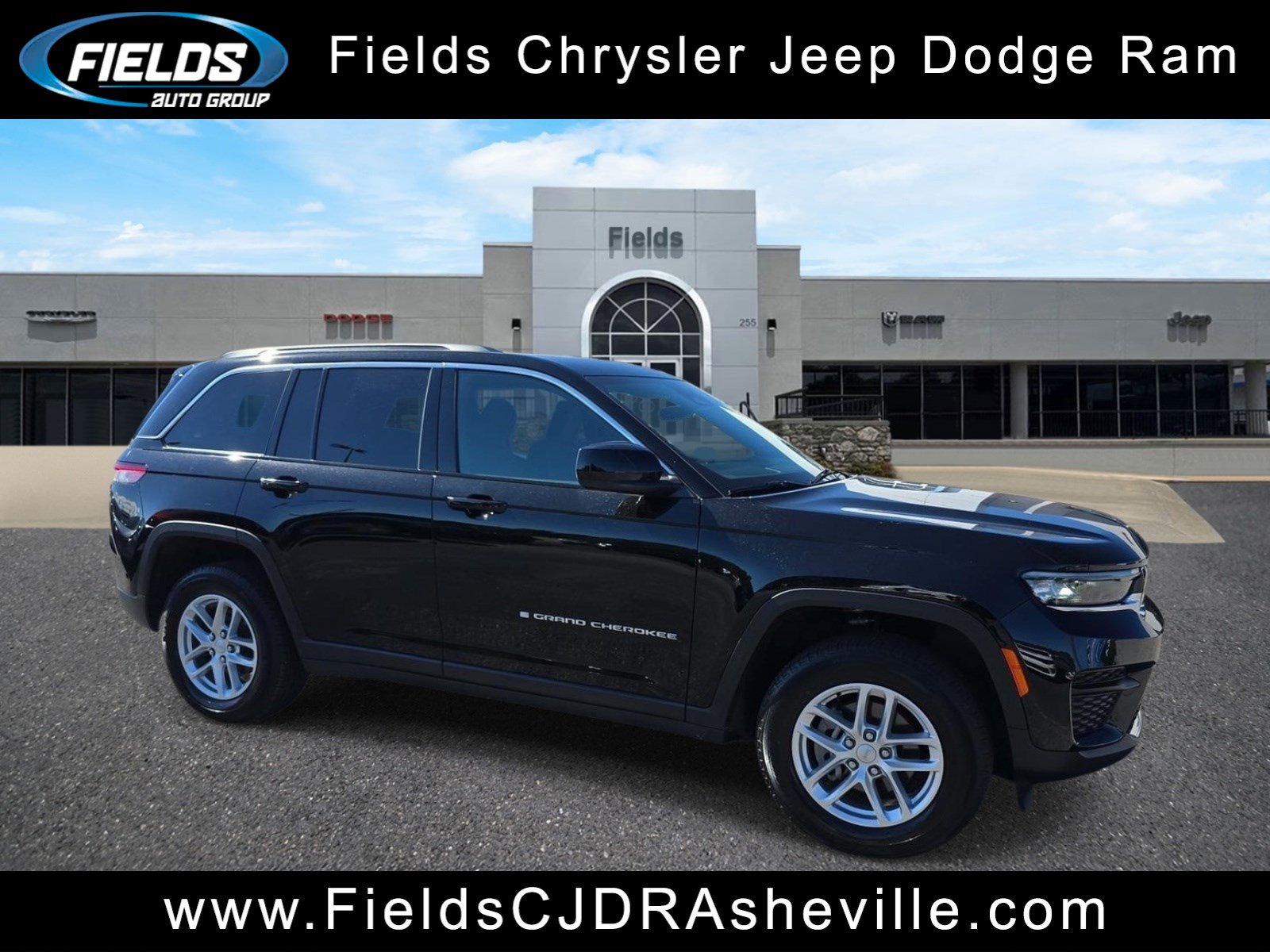 Used 2025 Jeep Grand Cherokee Laredo X w/ Luxury Tech Group I AWD/4WD image 1