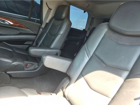 Used 2016 Cadillac Escalade Luxury AWD/4WD image 15