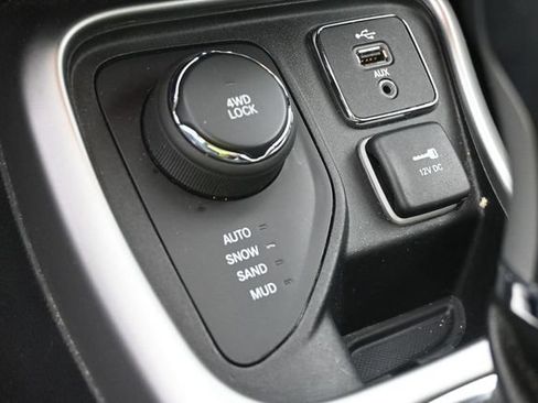 Used 2018 Jeep Compass Latitude w/ Cold Weather Group AWD/4WD image 20