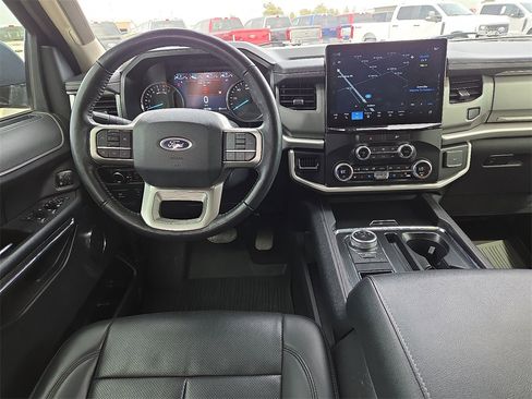 Certified 2023 Ford Expedition XLT image 21