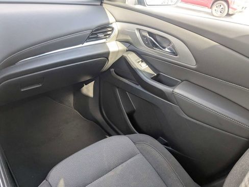 Used 2023 Chevrolet Traverse LT FWD image 18
