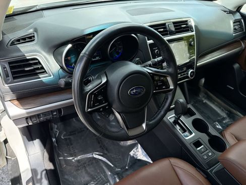 Used 2019 Subaru Outback 3.6R Touring AWD/4WD image 10