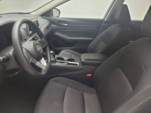 Used 2025 Nissan Altima 2.5 SV FWD image 17