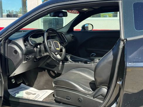 Used 2015 Dodge Challenger SXT Plus image 9