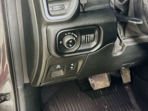 Used 2019 RAM 1500 Laramie w/ Sport Appearance Package AWD/4WD image 12