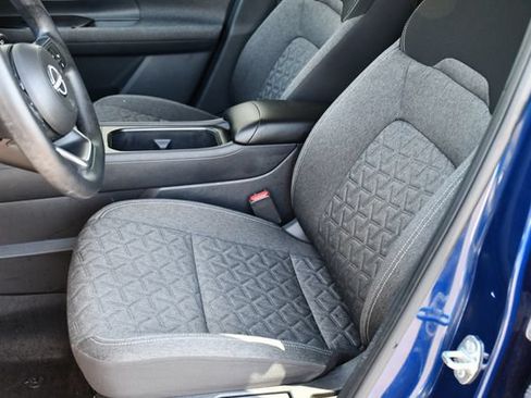 Used 2025 Nissan Kicks SV FWD image 17