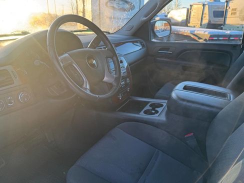 Used 2011 Chevrolet Avalanche LS image 10