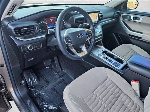 Used 2021 Ford Explorer XLT image 10