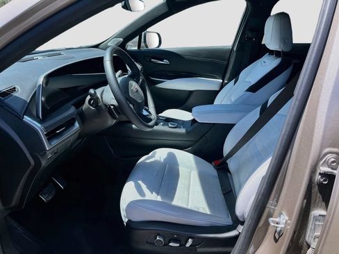 Used 2024 Cadillac XT4 Sport FWD image 22