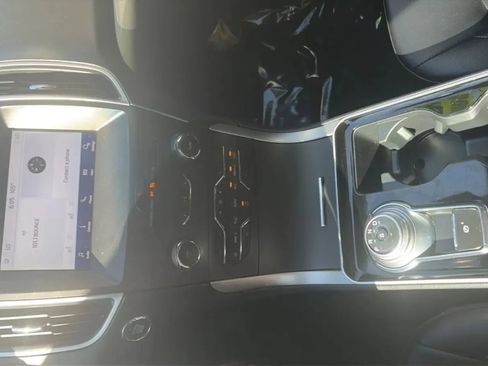 Used 2020 Ford Edge SEL FWD image 17