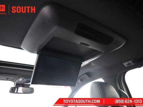 Used 2023 Toyota Sienna XSE w/ XSE Plus Package AWD/4WD image 27