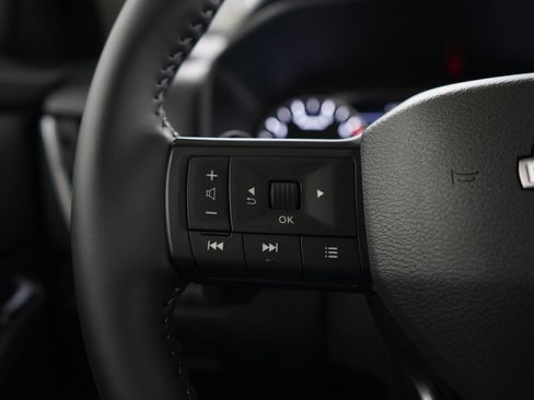 Used 2025 Nissan Rogue SV AWD/4WD image 28