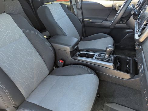 Used 2023 Toyota Tacoma TRD Off-Road image 11