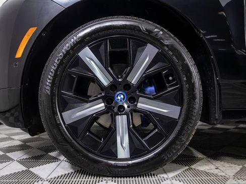 Used 2023 BMW iX xDrive50 w/ Sport Package AWD/4WD image 43