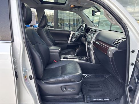 Used 2017 Toyota 4Runner Limited AWD/4WD image 19