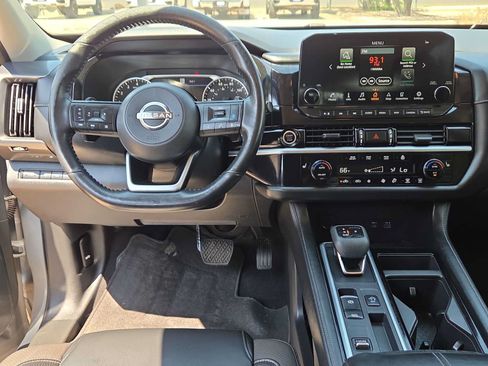 Used 2022 Nissan Pathfinder SL FWD image 14