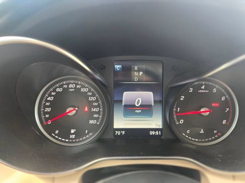 Used 2019 Mercedes-Benz GLC 300 4MATIC image 16