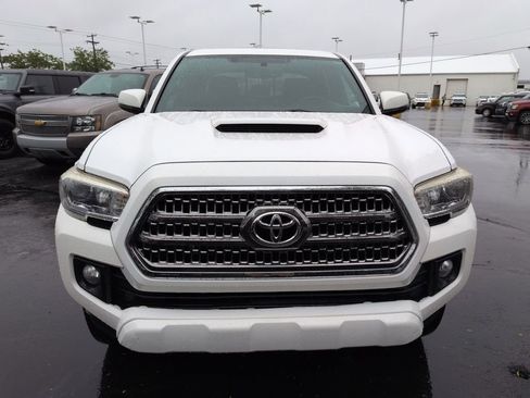 Used 2016 Toyota Tacoma TRD Sport w/ Premium & Technology Package AWD/4WD image 8