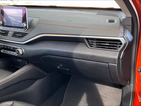 Used 2021 Nissan Altima 2.5 SR w/ SR Premium Package image 19