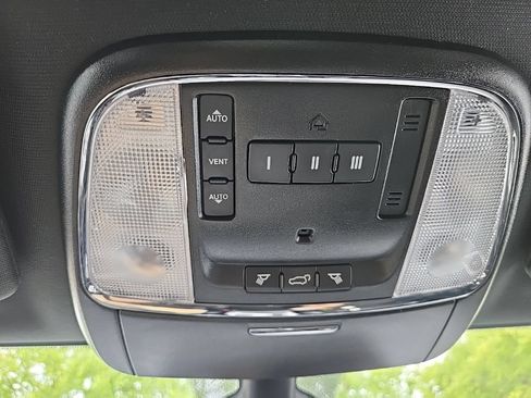 Used 2019 Jeep Grand Cherokee Altitude AWD/4WD image 26