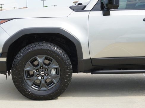 Certified 2025 Lexus GX 550 AWD/4WD image 10