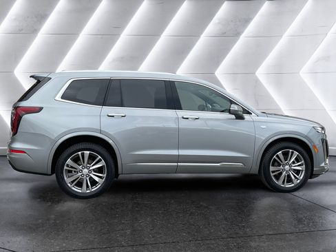 Certified 2025 Cadillac XT6 Premium Luxury AWD/4WD image 7
