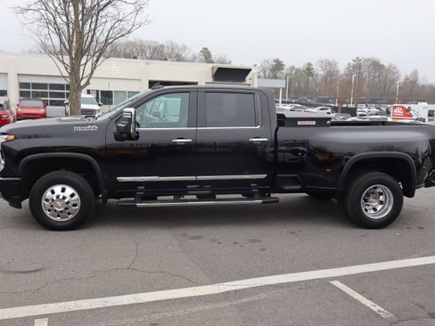 Used 2024 Chevrolet Silverado 3500 High Country w/ Technology Package image 7