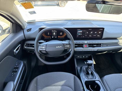 Used 2025 Kia K4 LXS image 13