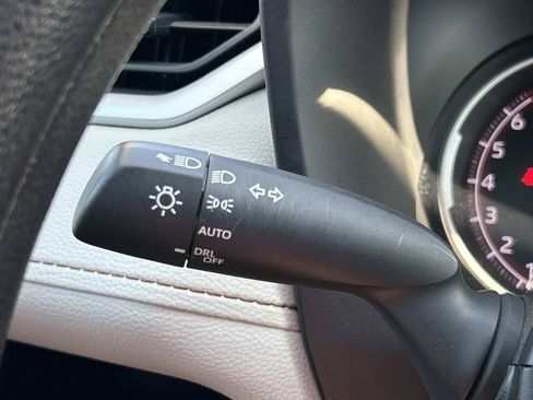Used 2025 Toyota RAV4 XLE FWD image 31