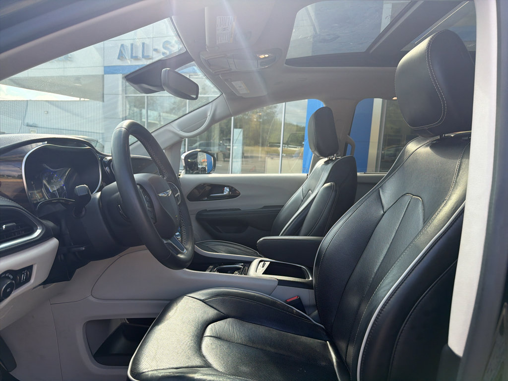 Used 2023 Chrysler Pacifica Limited FWD image 5