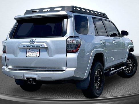 Used 2018 Toyota 4Runner SR5 AWD/4WD image 2