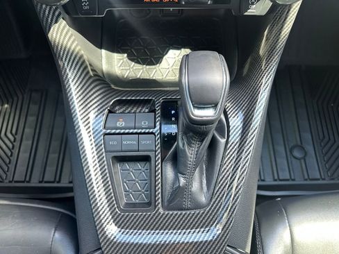 Used 2022 Toyota RAV4 XLE Premium image 27