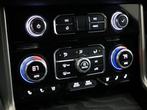 Used 2021 GMC Yukon Denali w/ Denali Premium Package AWD/4WD image 32