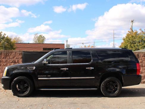 Used 2012 Cadillac Escalade ESV Luxury AWD/4WD image 2