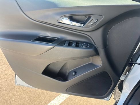 Used 2024 Chevrolet Equinox LT FWD image 4