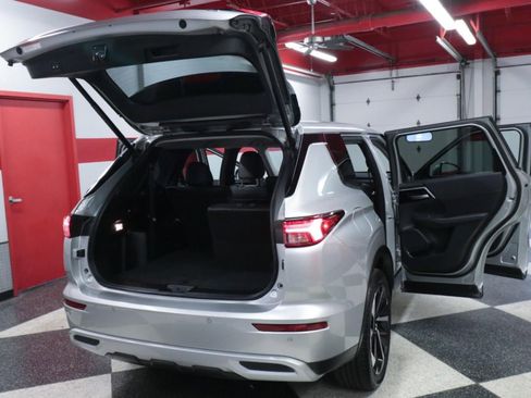 Used 2024 Mitsubishi Outlander SE image 27