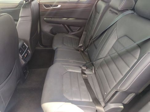 Used 2025 Volkswagen Atlas SEL AWD/4WD image 23
