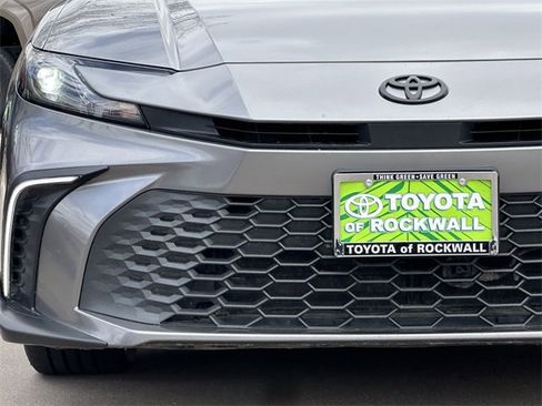 Used 2025 Toyota Camry SE image 8