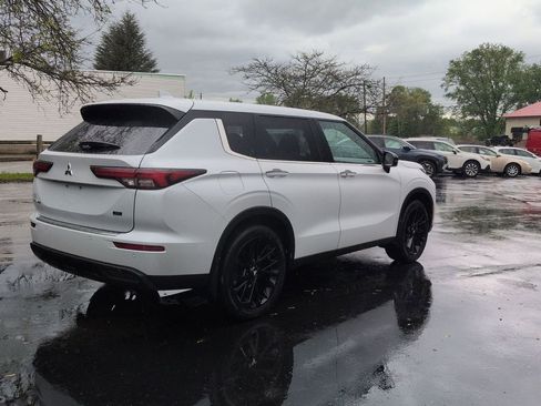 Used 2023 Mitsubishi Outlander SE Black Edition AWD/4WD image 5